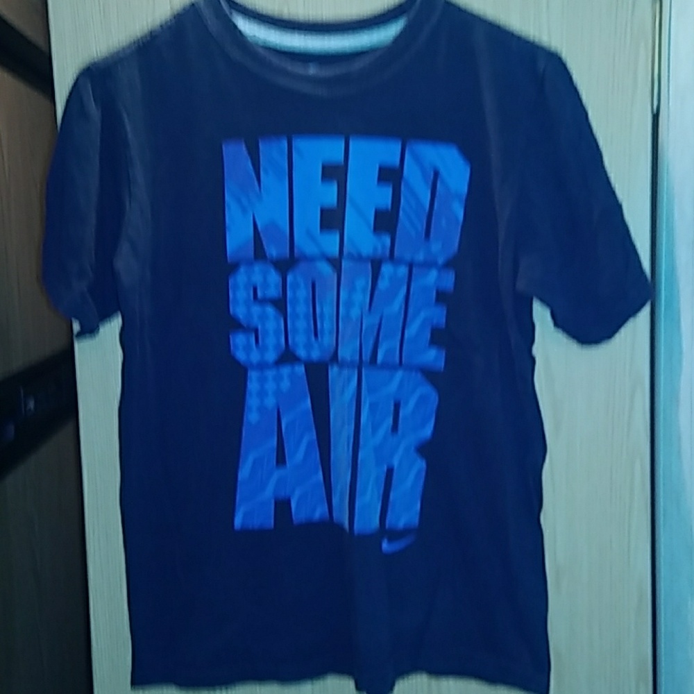 Nike boys shirt